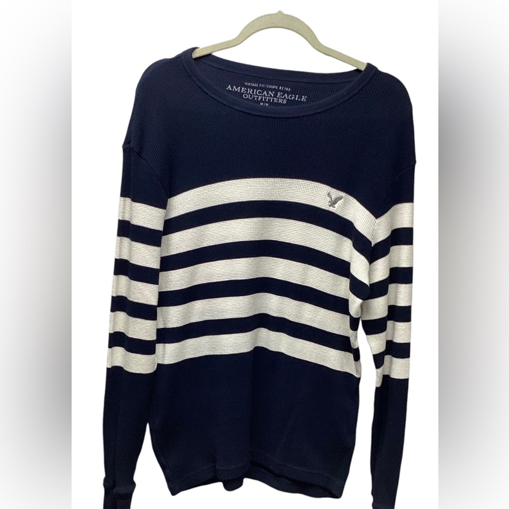 American Eagle light weight thermal. Navy and white stripes. Men’s Medium